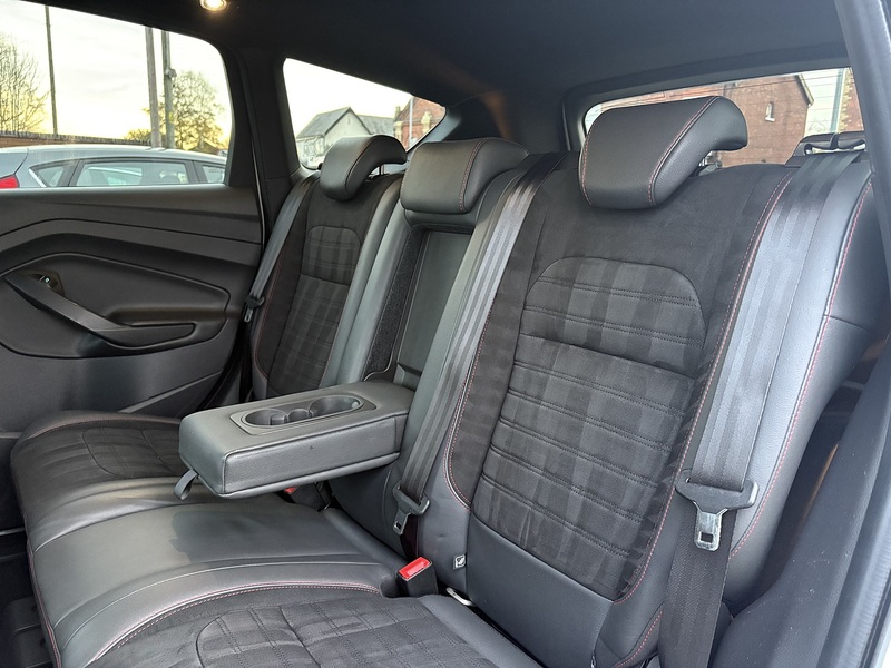 Ford Kuga T EcoBoost ST-Line X - U611