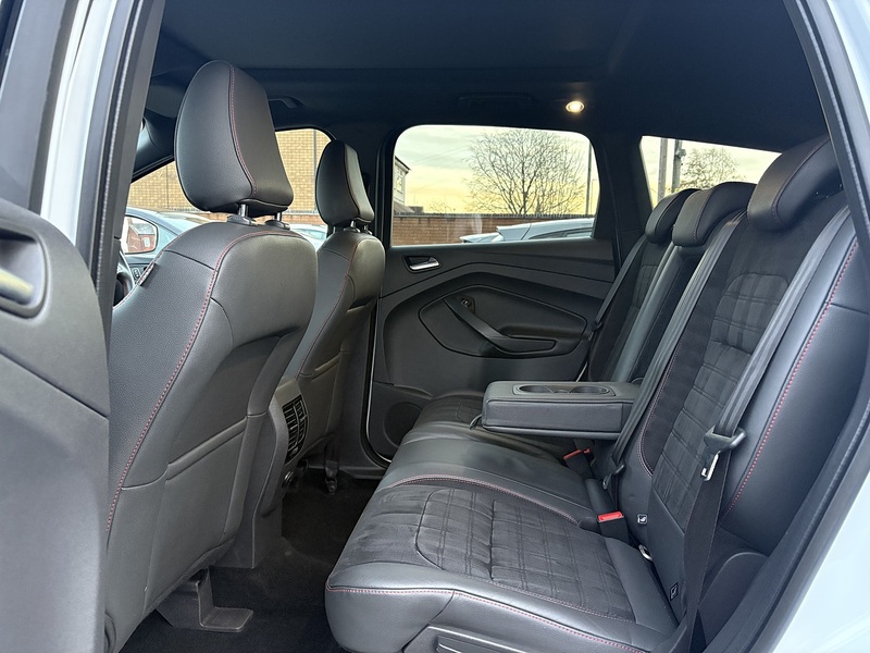 Ford Kuga T EcoBoost ST-Line X - U611