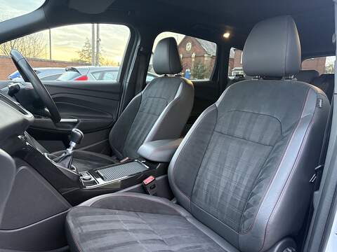 Ford Kuga T EcoBoost ST-Line X - U611