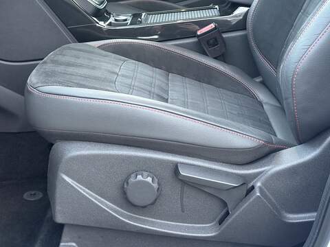 Ford Kuga T EcoBoost ST-Line X - U611