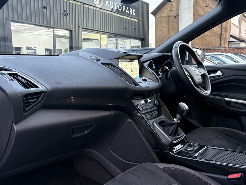 Ford Kuga T EcoBoost ST-Line X - U611