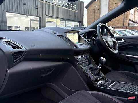 Ford Kuga T EcoBoost ST-Line X - U611