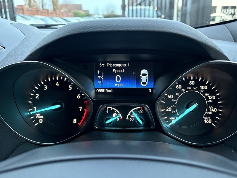 Ford Kuga T EcoBoost ST-Line X - U611