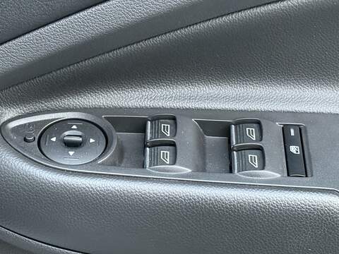 Ford Kuga T EcoBoost ST-Line X - U611