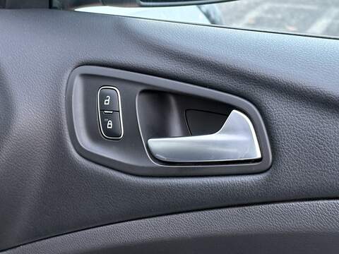 Ford Kuga T EcoBoost ST-Line X - U611