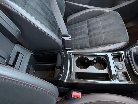 Ford Kuga T EcoBoost ST-Line X - U611