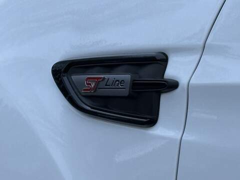 Ford Kuga T EcoBoost ST-Line X - U611