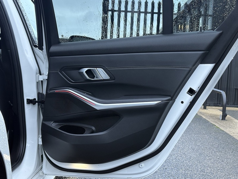 BMW 3 Series 320i M Sport - U614