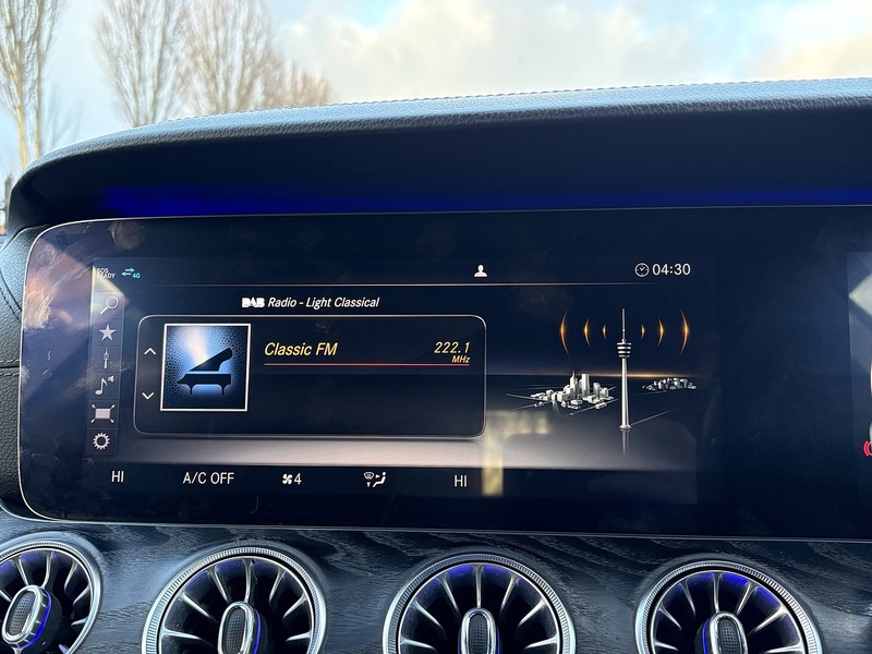 Mercedes-Benz E Class E220d AMG Line - U621