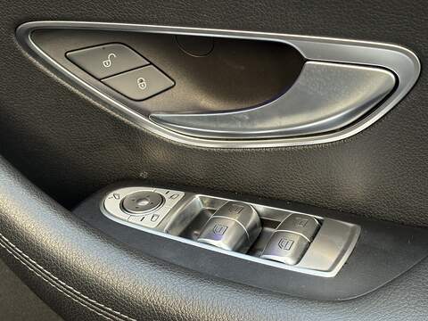 Mercedes-Benz E Class E220d AMG Line - U621