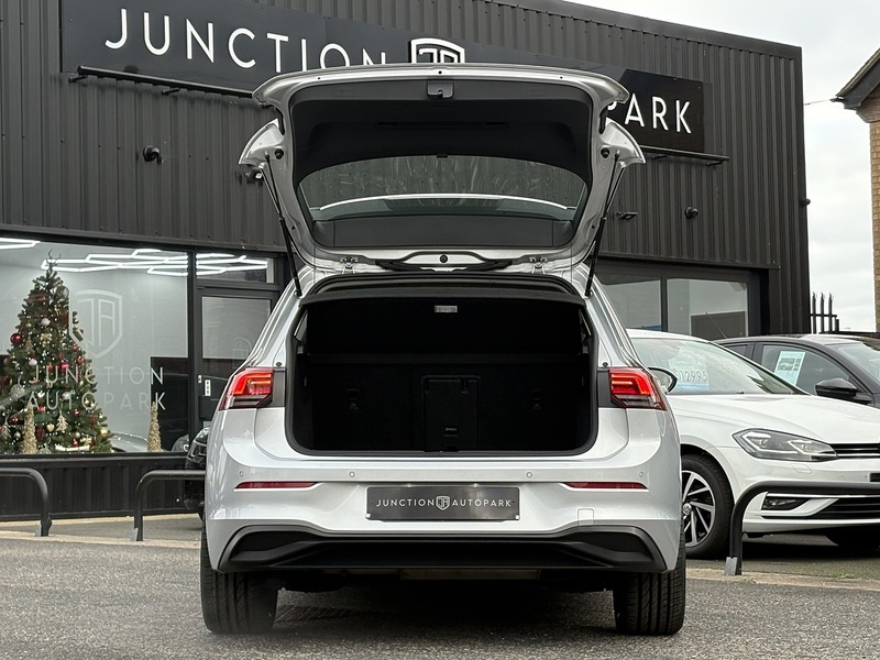 Volkswagen Golf TDI Life - U626