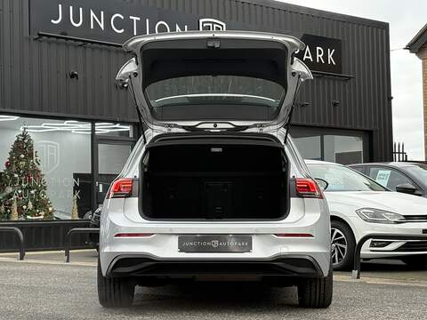 Volkswagen Golf TDI Life - U626