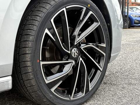 Volkswagen Golf TDI Life - U626