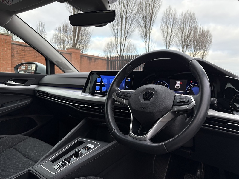 Volkswagen Golf TDI Life - U626