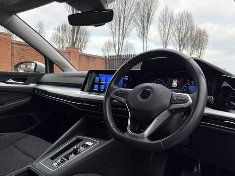 Volkswagen Golf TDI Life - U626