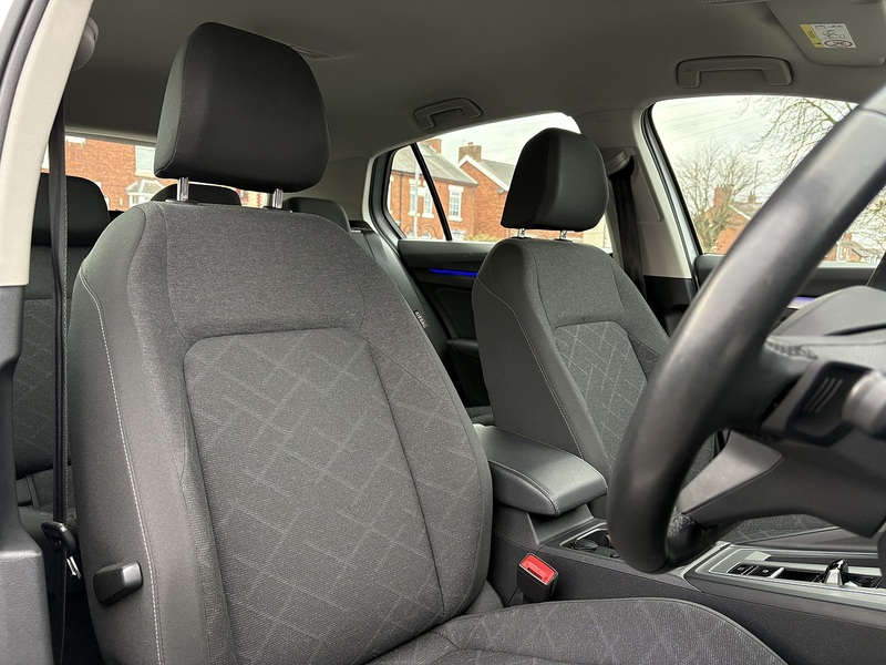 Volkswagen Golf TDI Life - U626