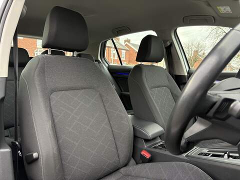 Volkswagen Golf TDI Life - U626