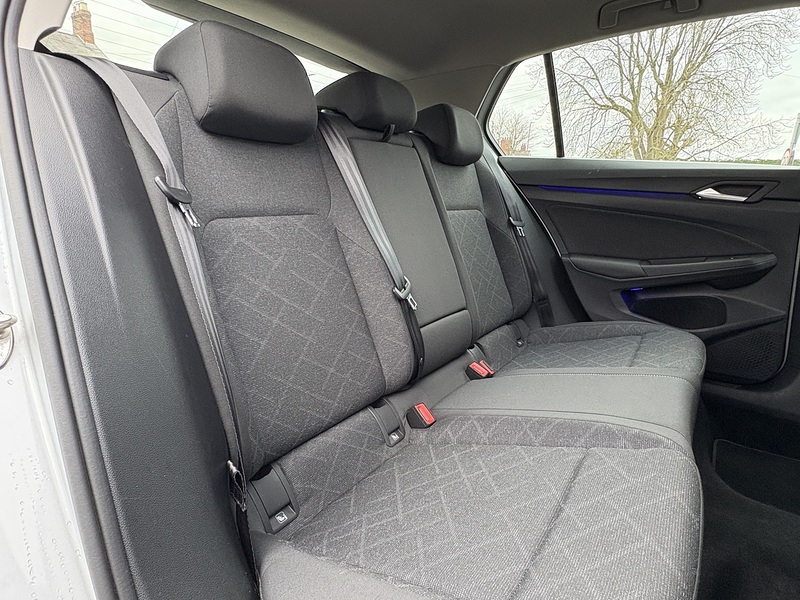 Volkswagen Golf TDI Life - U626