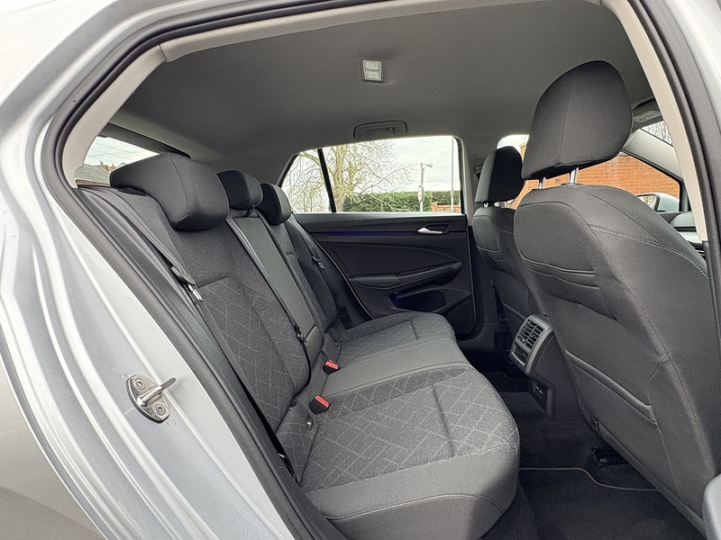 Volkswagen Golf TDI Life - U626