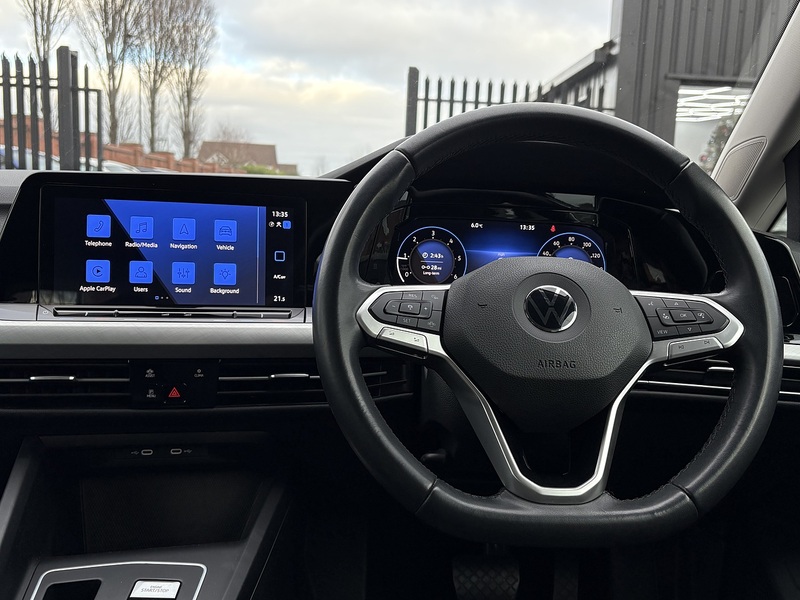 Volkswagen Golf TDI Life - U626