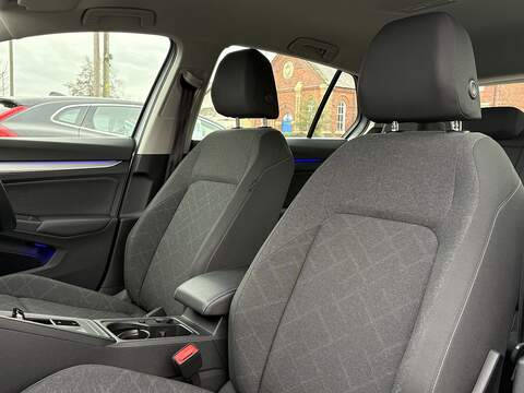 Volkswagen Golf TDI Life - U626