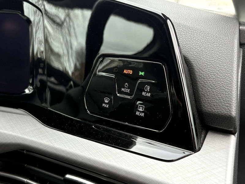 Volkswagen Golf TDI Life - U626