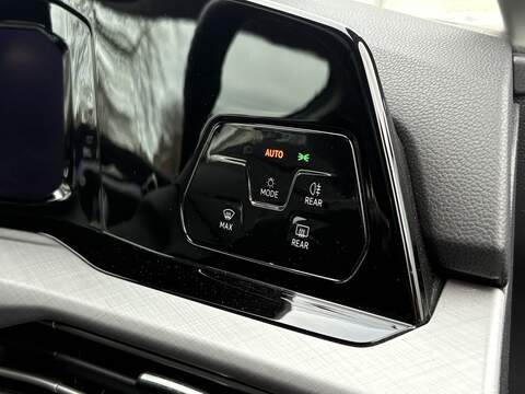 Volkswagen Golf TDI Life - U626