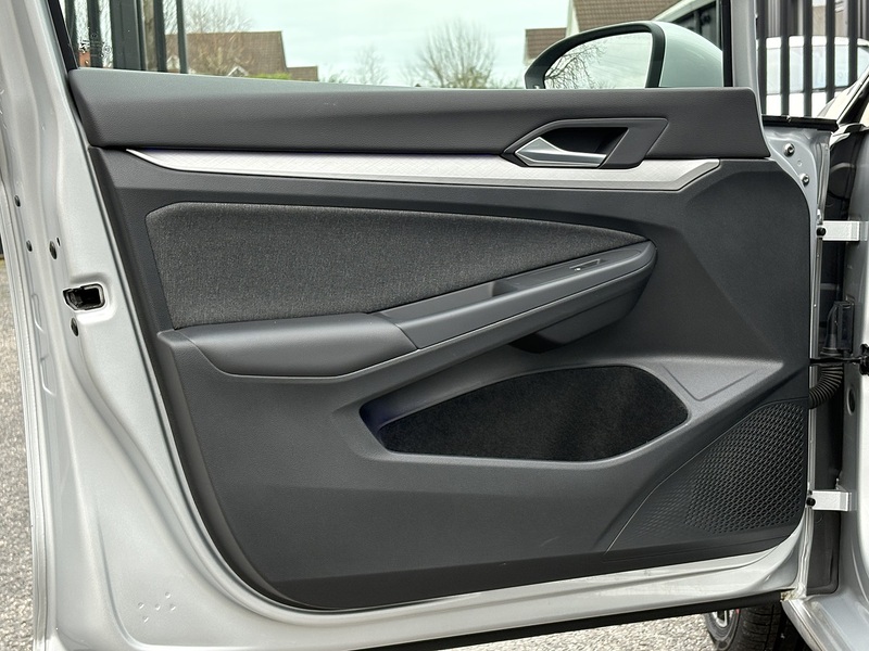 Volkswagen Golf TDI Life - U626