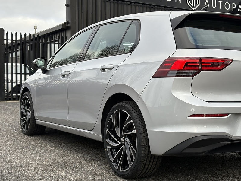 Volkswagen Golf TDI Life - U626