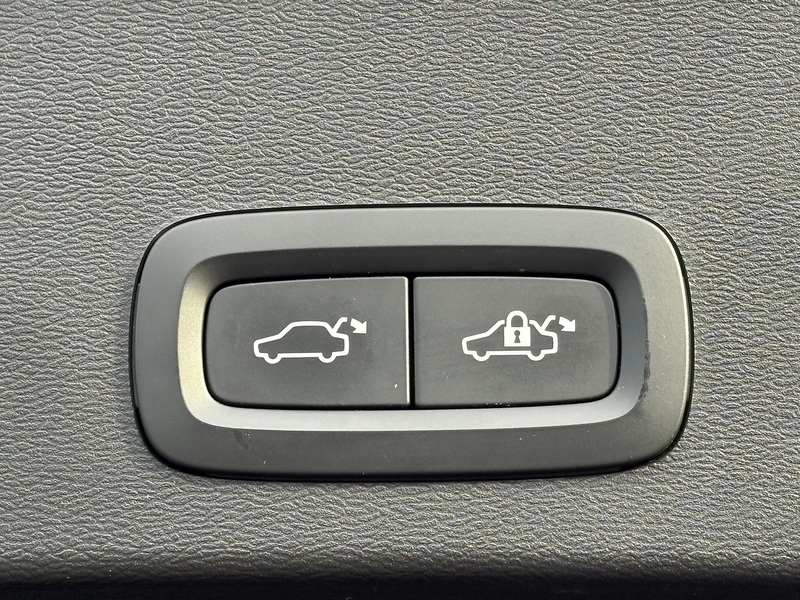 Volvo XC40 D3 R-Design - U636