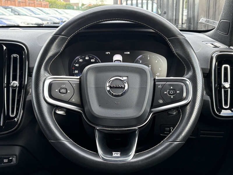 Volvo XC40 D3 R-Design - U636