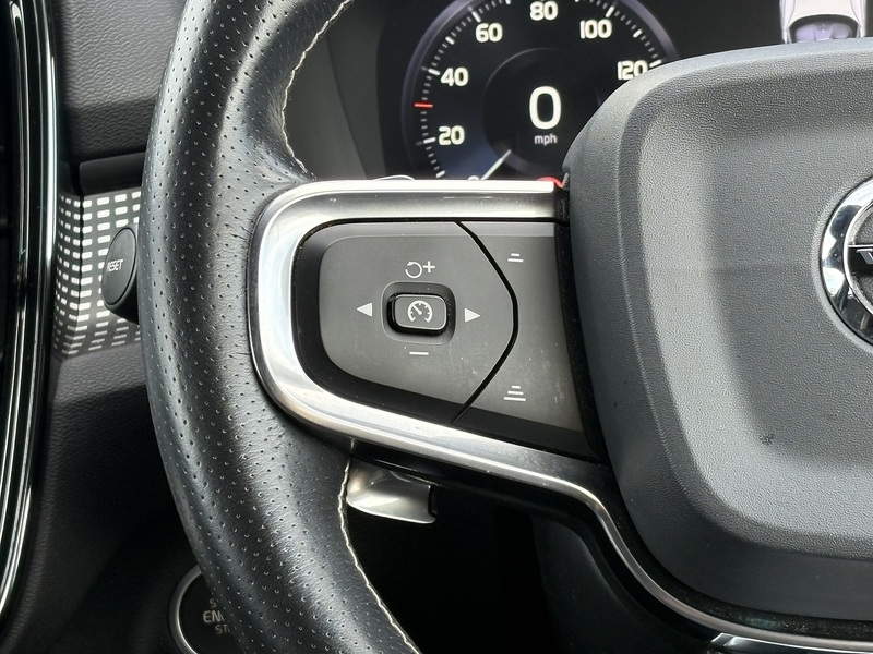 Volvo XC40 D3 R-Design - U636