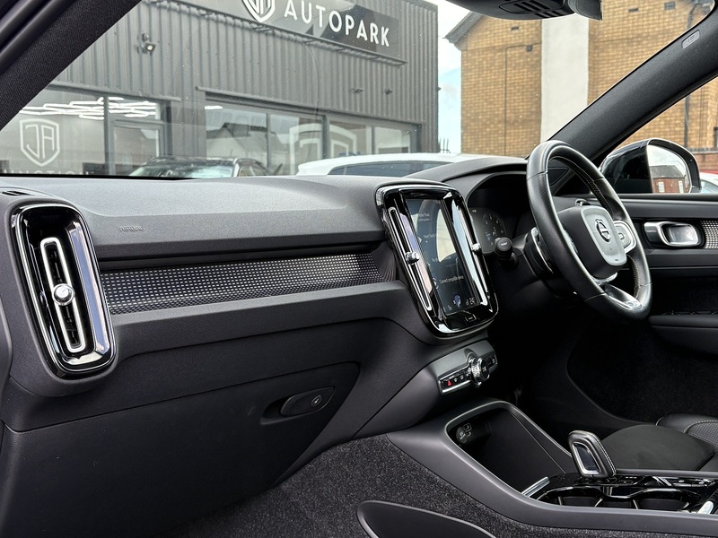 Volvo XC40 D3 R-Design - U636