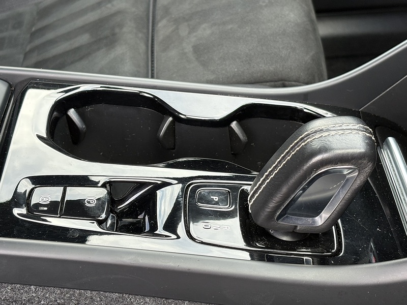 Volvo XC40 D3 R-Design - U636