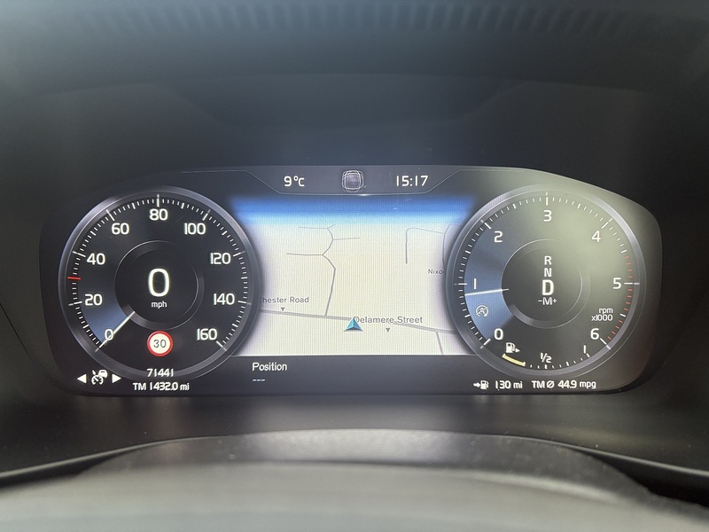 Volvo XC40 D3 R-Design - U636