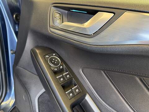 Ford Focus T EcoBoost Titanium - U649