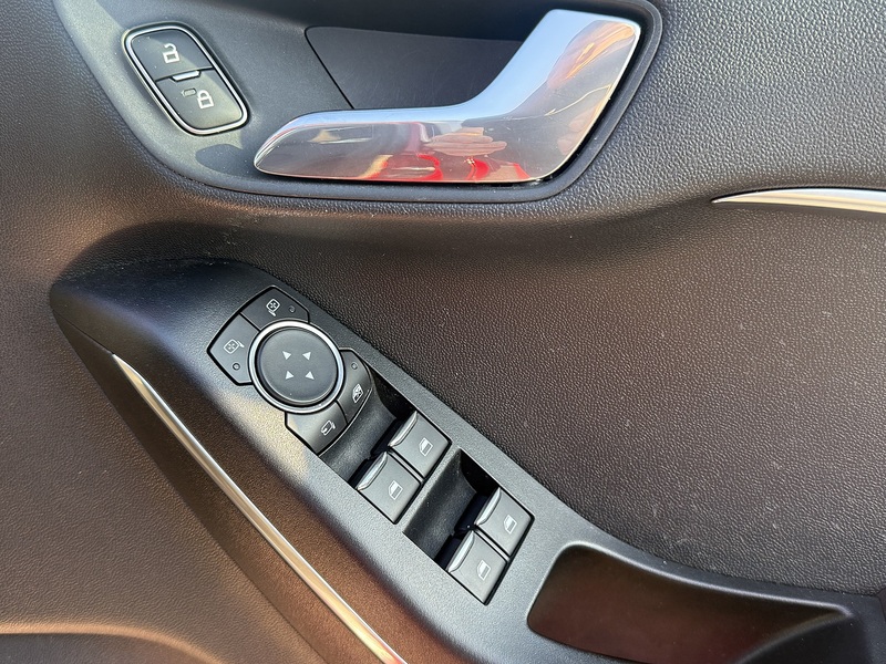 Ford Fiesta T EcoBoost Vignale - U658