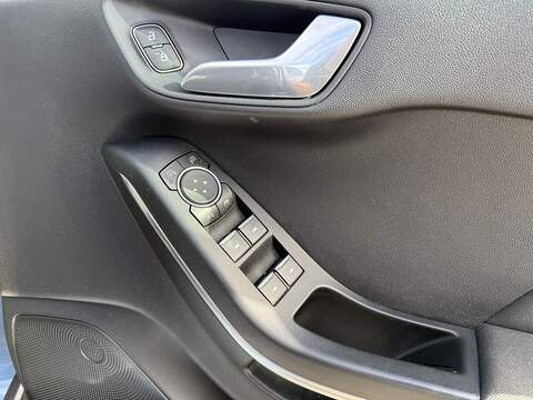 Ford Fiesta T EcoBoost MHEV Titanium - U668