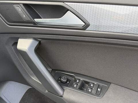 Volkswagen Tiguan TSI Life - U669