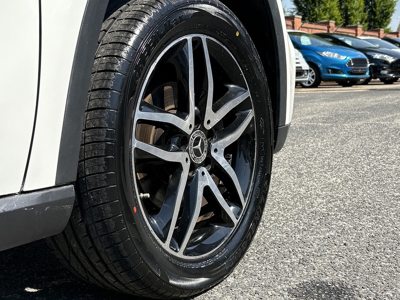 Mercedes-Benz GLA GLA180 Urban Edition - U678