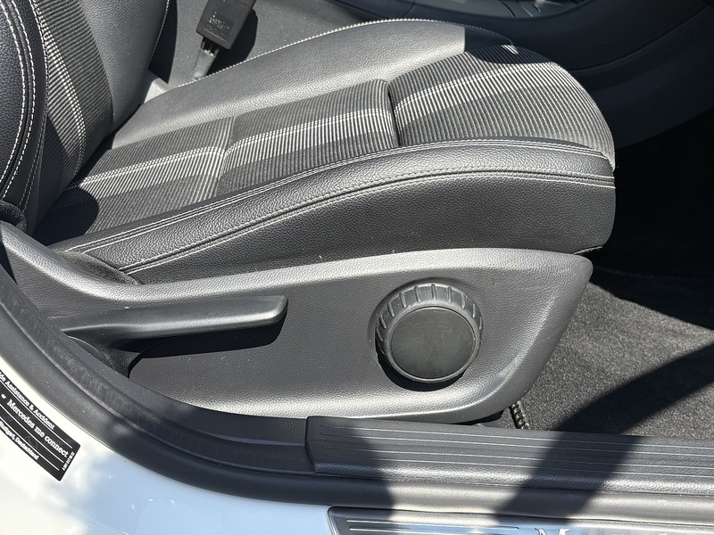 Mercedes-Benz GLA GLA180 Urban Edition - U678