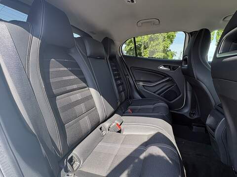 Mercedes-Benz GLA GLA180 Urban Edition - U678