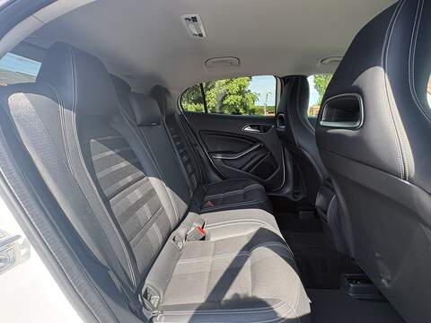 Mercedes-Benz GLA GLA180 Urban Edition - U678