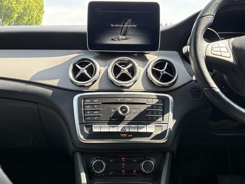 Mercedes-Benz GLA GLA180 Urban Edition - U678