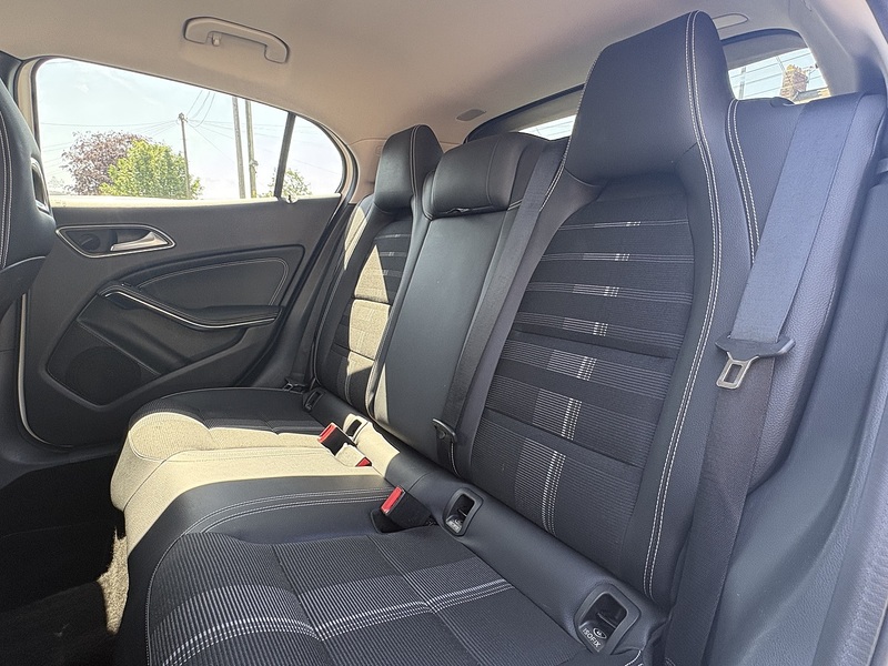 Mercedes-Benz GLA GLA180 Urban Edition - U678