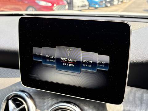 Mercedes-Benz GLA GLA180 Urban Edition - U678