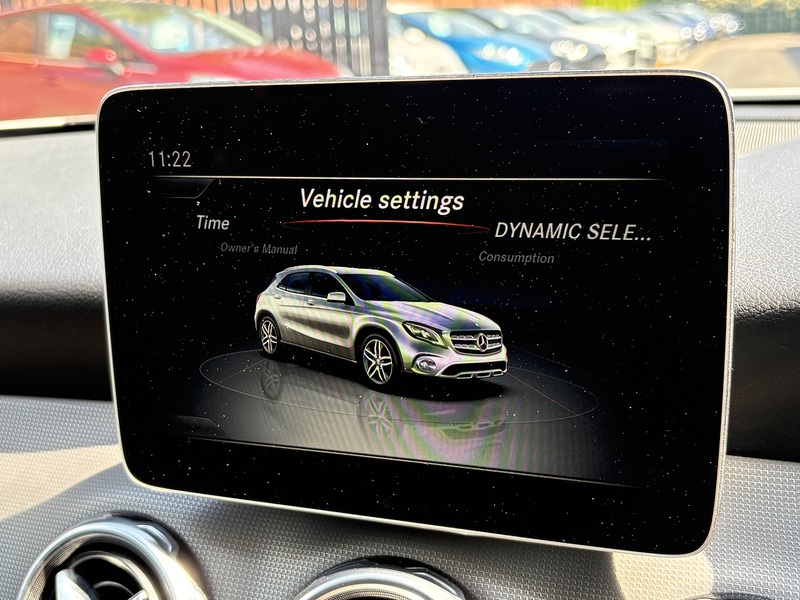 Mercedes-Benz GLA GLA180 Urban Edition - U678