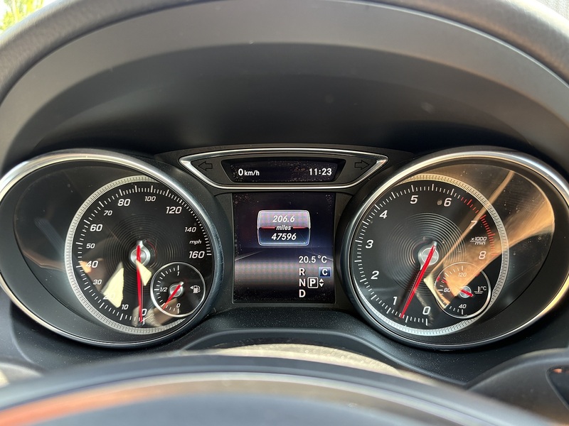 Mercedes-Benz GLA GLA180 Urban Edition - U678