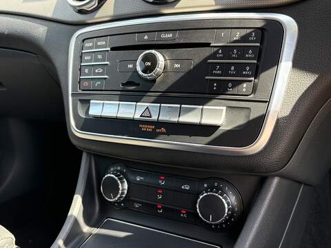 Mercedes-Benz GLA GLA180 Urban Edition - U678