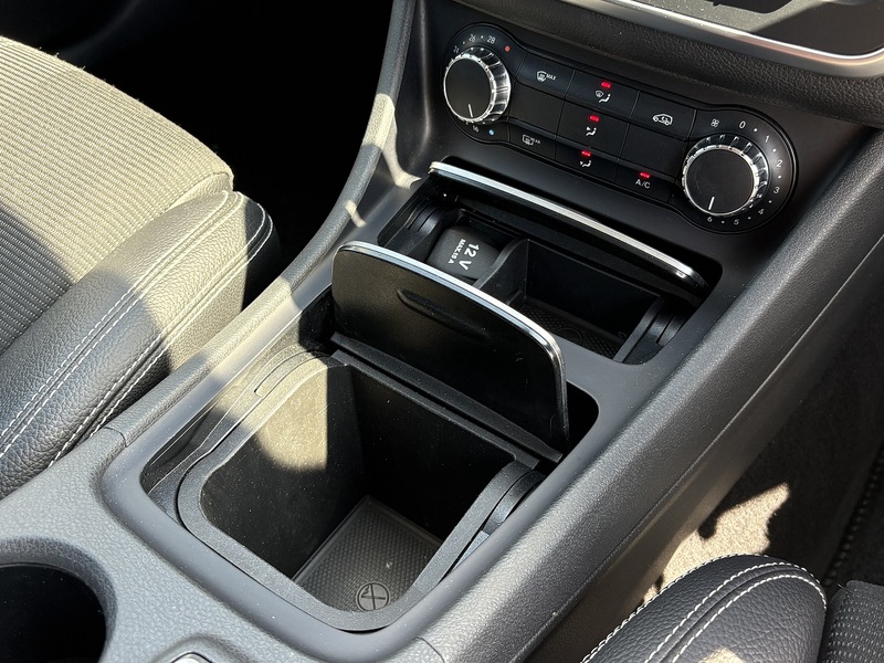 Mercedes-Benz GLA GLA180 Urban Edition - U678